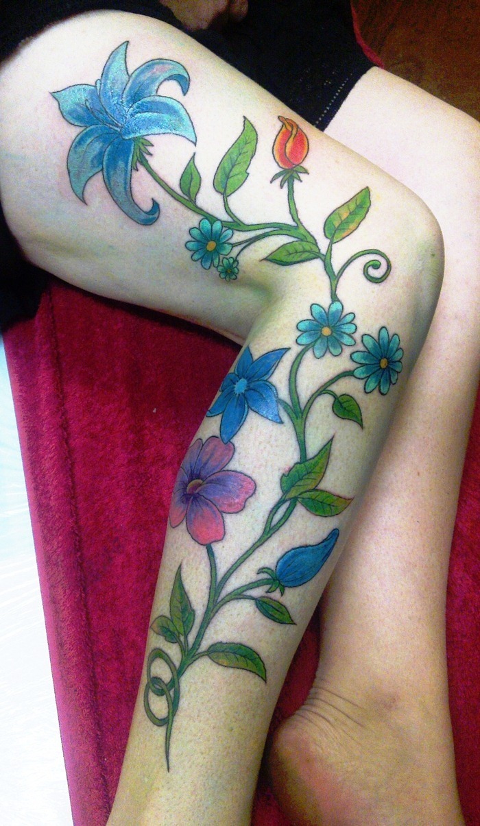 Big-Floral-Tattoo-on-Leg-for-Women
