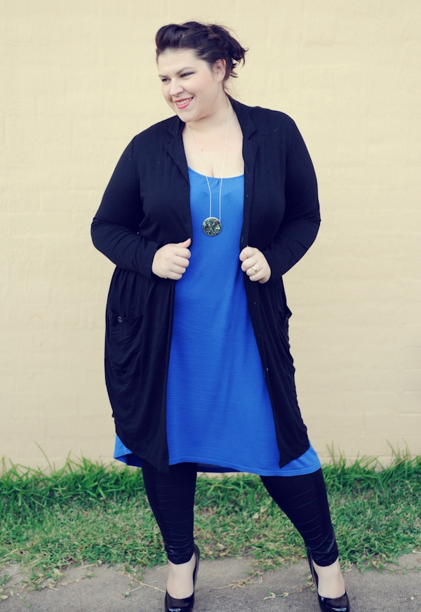 Danimezza-Plus-Size-Fashion-Blogger-Outfit-Curvy-Blue-Casual-