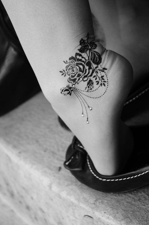 Delicate Rose Tattoo Designs for Women