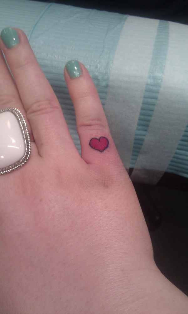 Heart-Finger-Tattoo