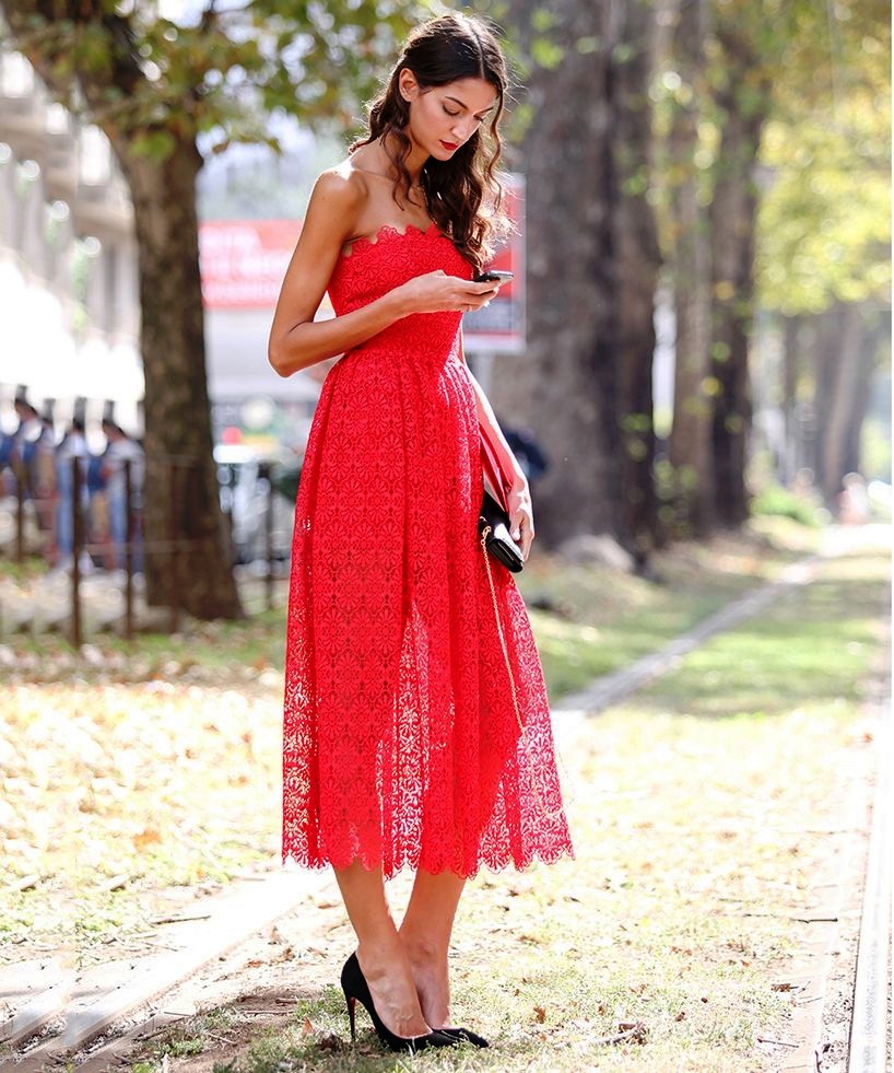 Красное Платье На Улице