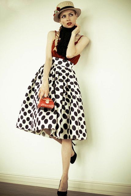 Vintage-Outfit-Idea-with-Polka-Dot-Skirt