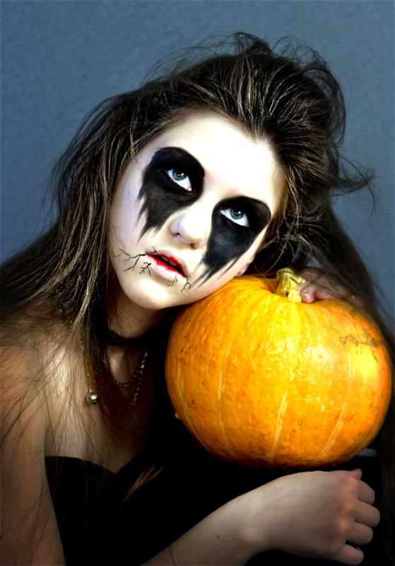 halloween eye makeup women black eyes crow