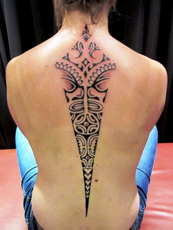 tatuajes-espalda-medio-polinesios