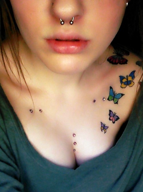 tiny-butterfly-tattoos-forl-women-on-collar-bone
