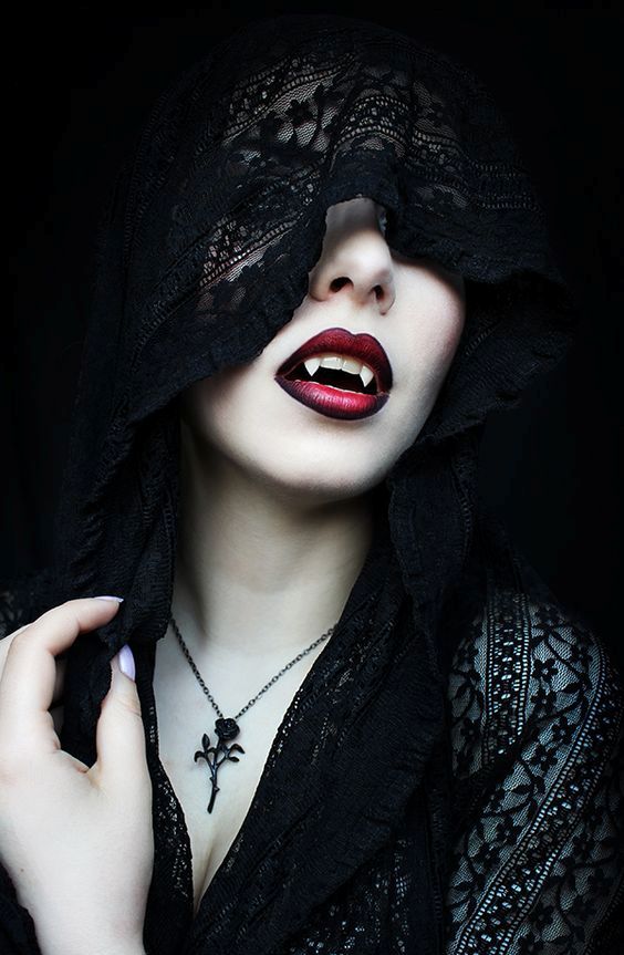 Black vampire halloween costumes