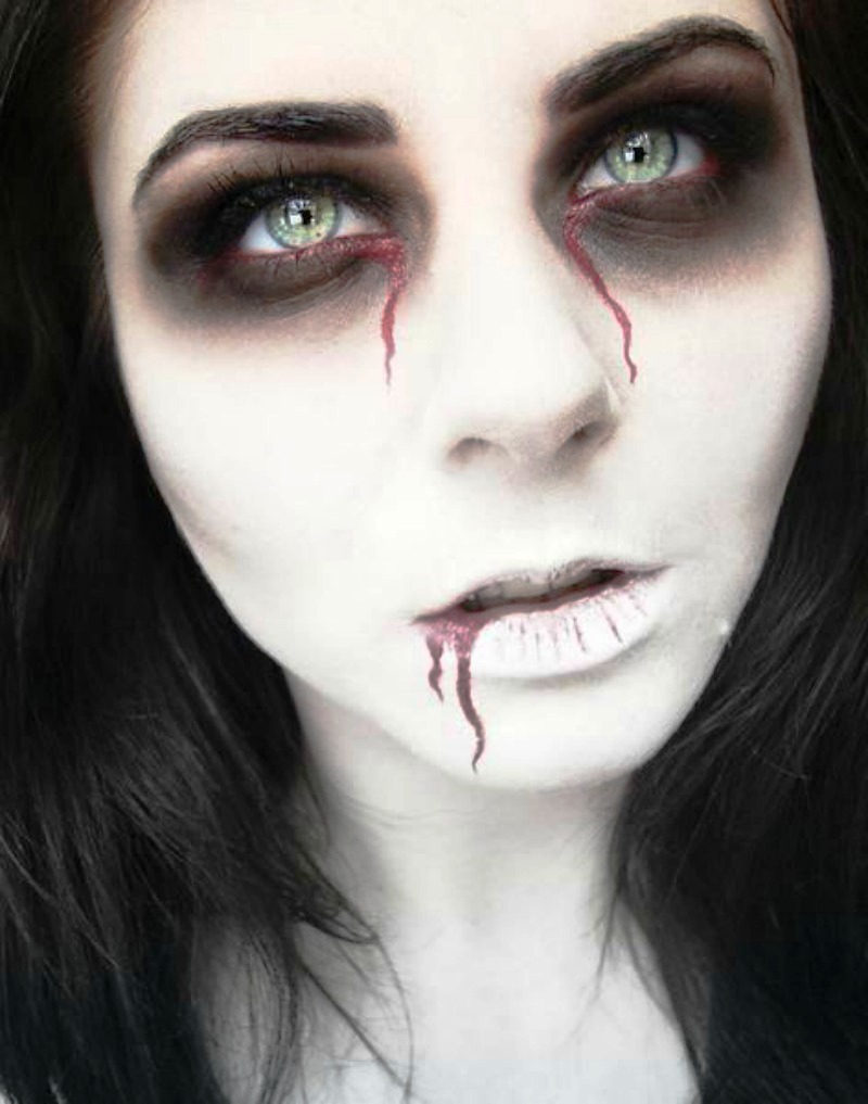 Bleeding Eye Makeup Halloween
