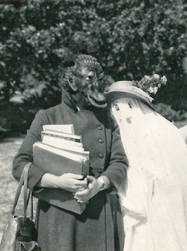 Creepy Vintage Halloween Costumes ideas for couple