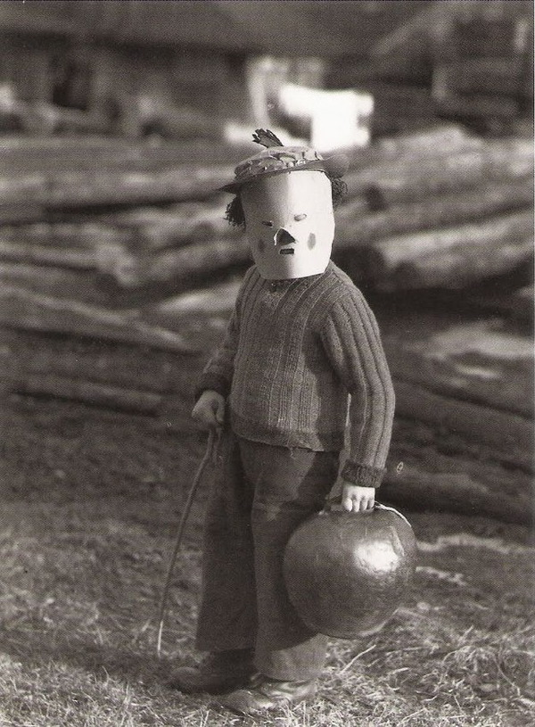 Creepy Vintage Halloween Costumes ideas