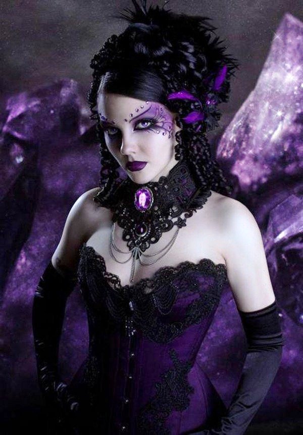 Dramatic halloween witch goth eye make up ideas