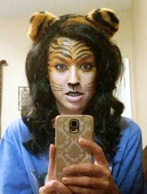 Halloween tiger makeup
