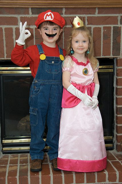 Mario and Princess Peach sibling Halloween costumes