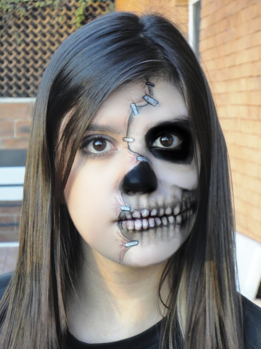 Skull Half Face Makeup