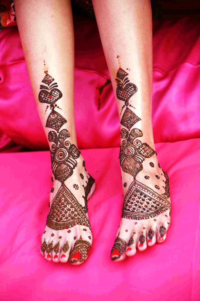 Beautiful Mehndi Foot Designs for Hands