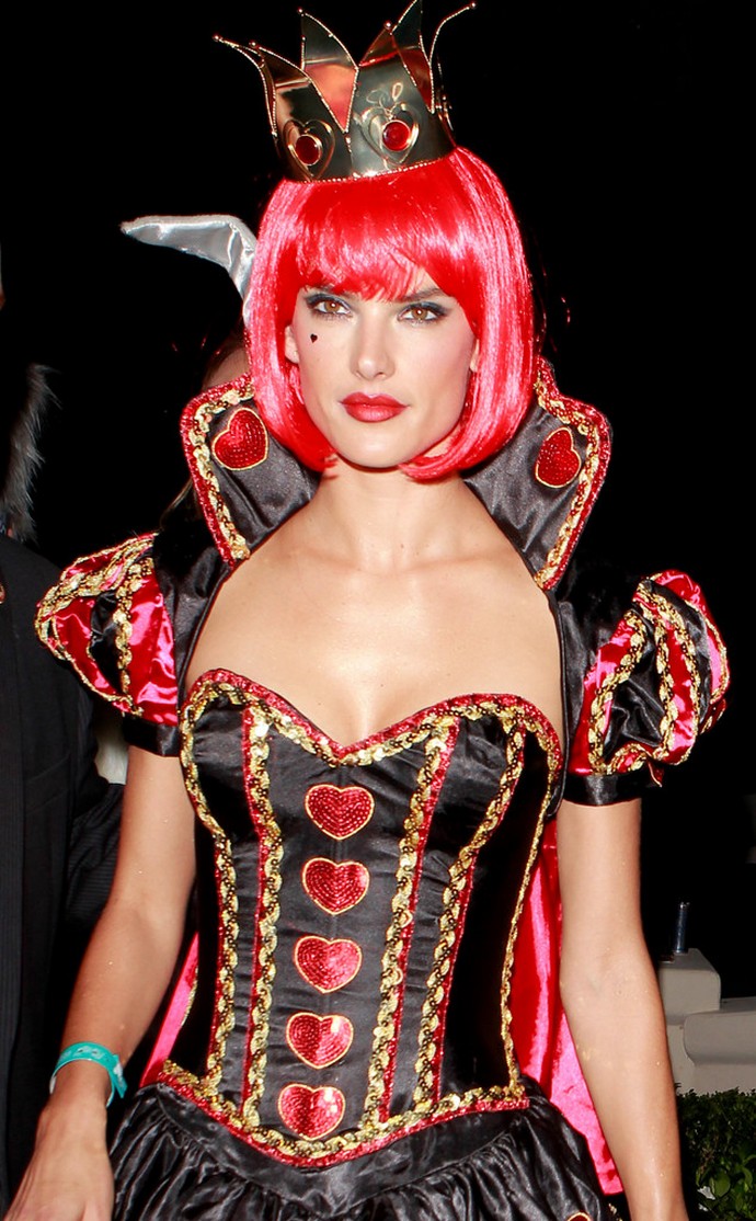 Best-Celebrity-Halloween-Costumes-ALESSANDRA-AMBROSIO