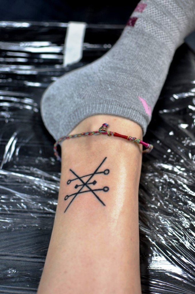 10 Small Symbols Tattoos For Women - Flawssy