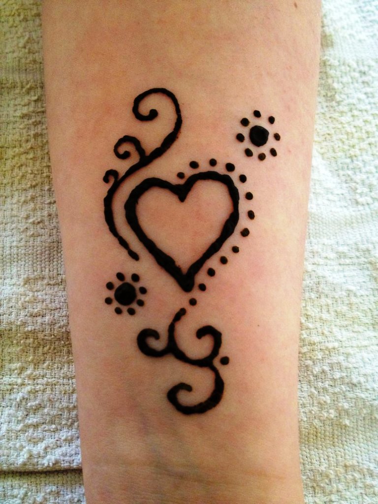 Easy Heart Henna Tattoo Designs