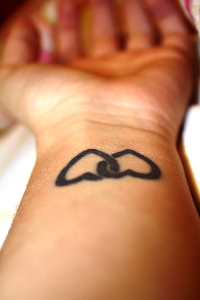 10 Small Love Tattoos For Women - Flawssy