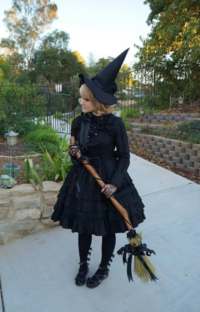 Halloween witch costume and makeup