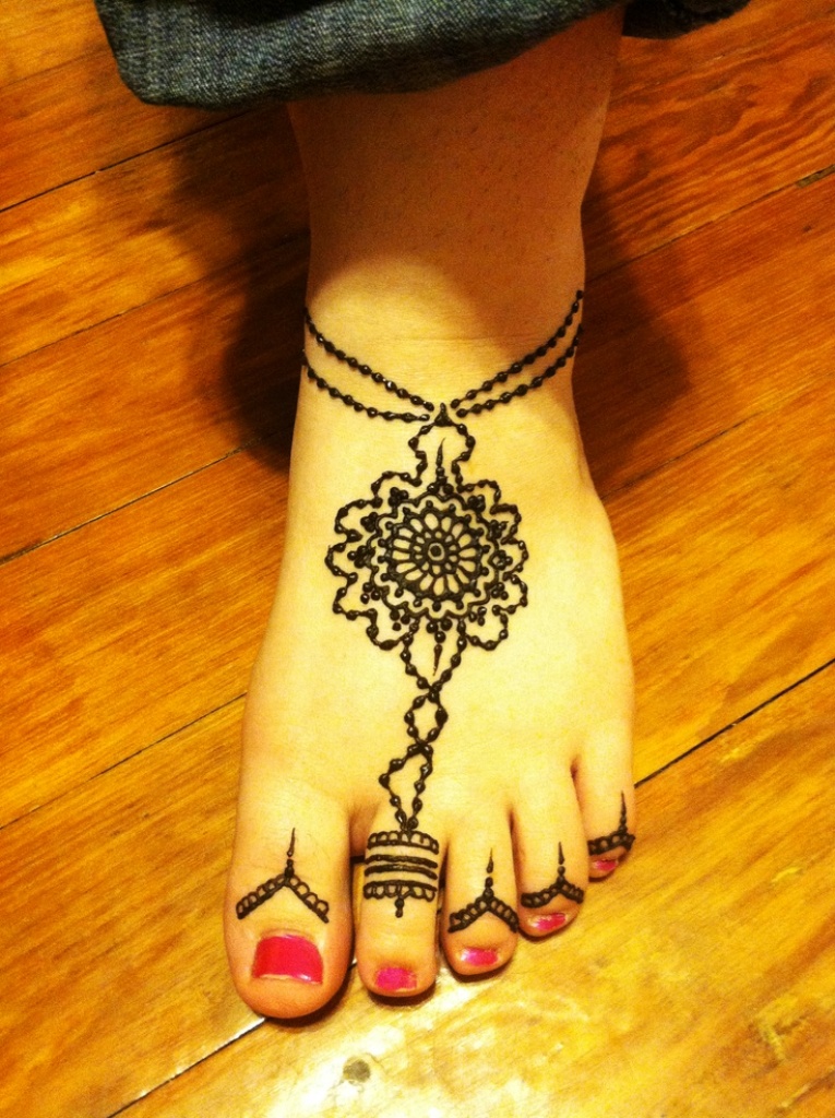 Henna Designs Foot with Toe Rings