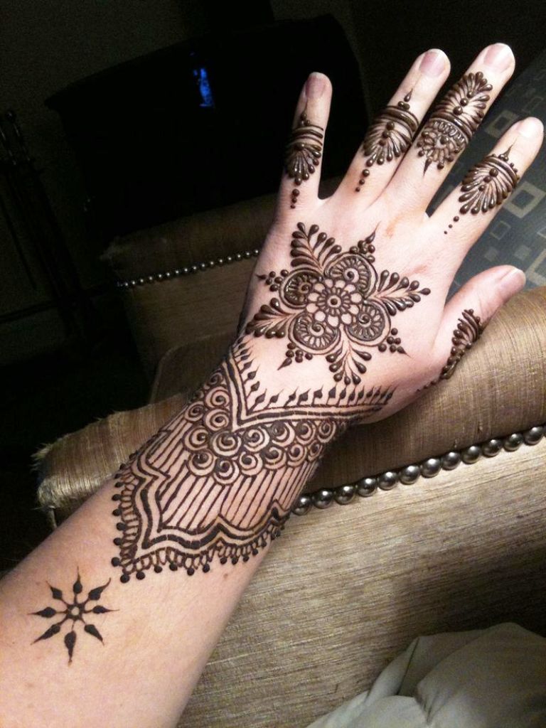 Henna Designs On Back of Hand