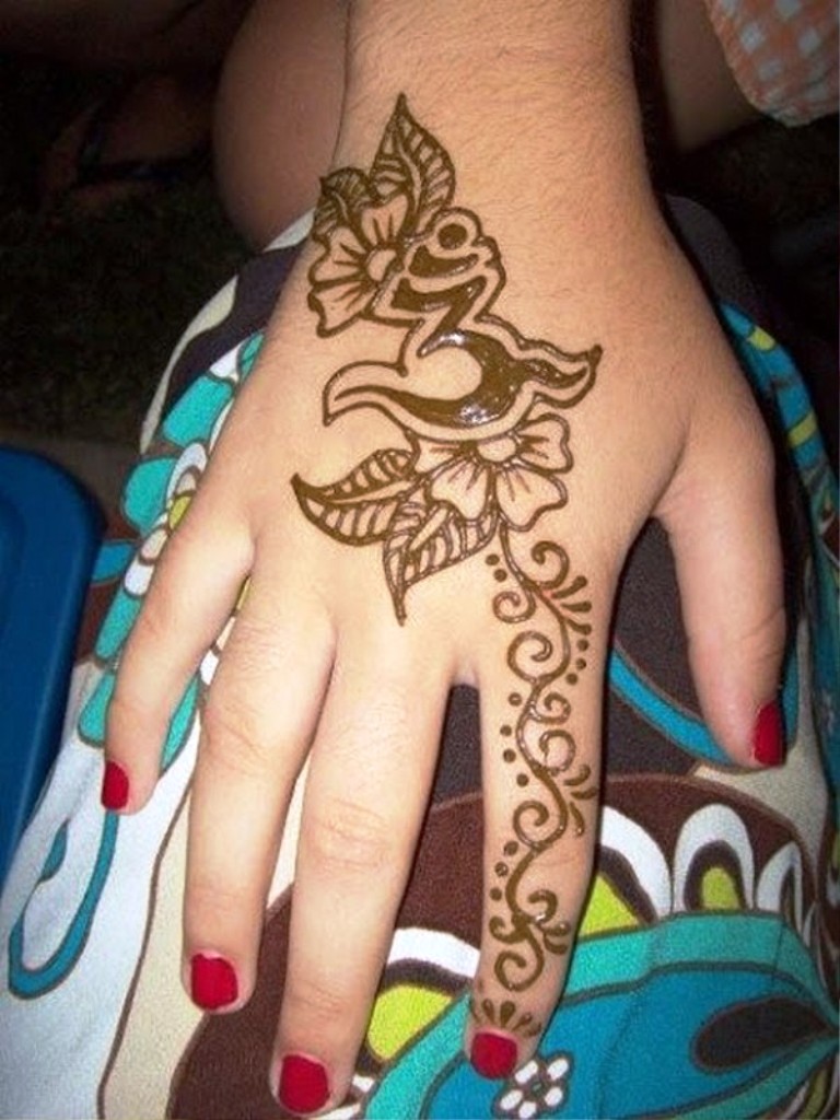 Henna On Hand Tattoo Design