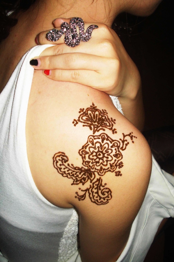 Henna Shoulder Tattoos