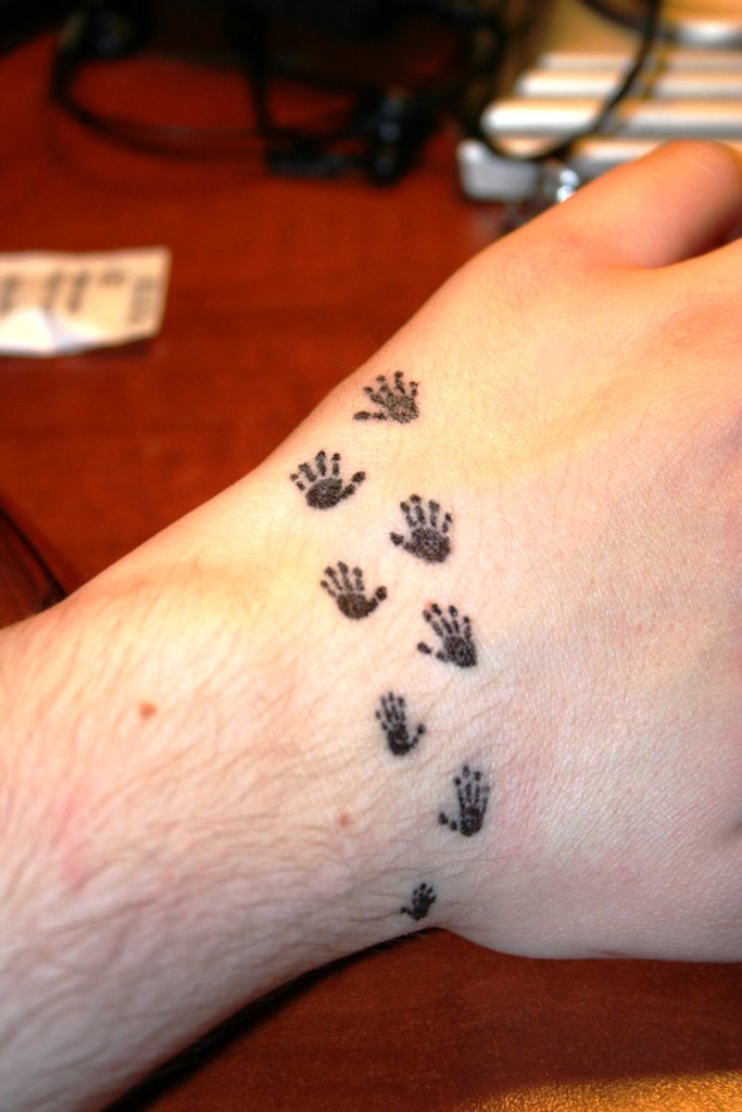 10 Small Hand Tattoos For Women - Flawssy