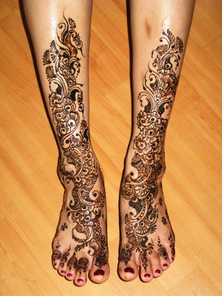 Mehndi Designs For Feet and Legs Easy