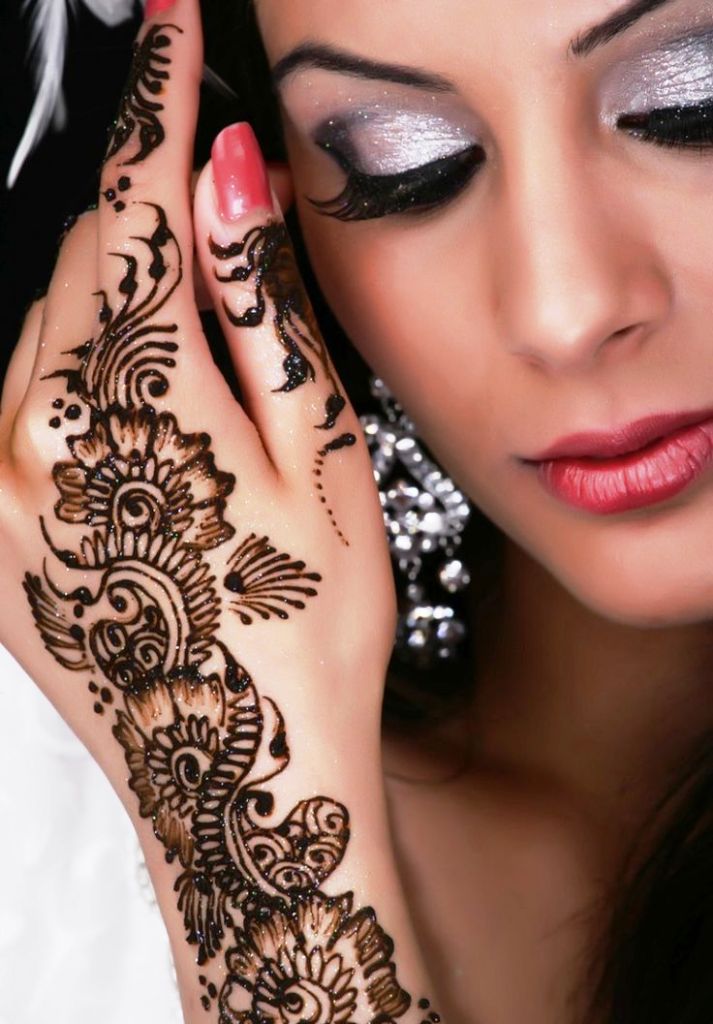 Pretty Henna Design.