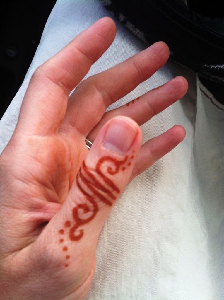 Simple Finger Henna