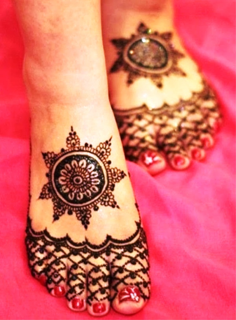 Simple Mehndi Designs On Feet