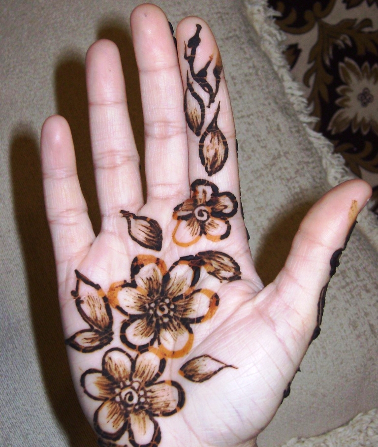 Simple Mehndi Designs for Hands