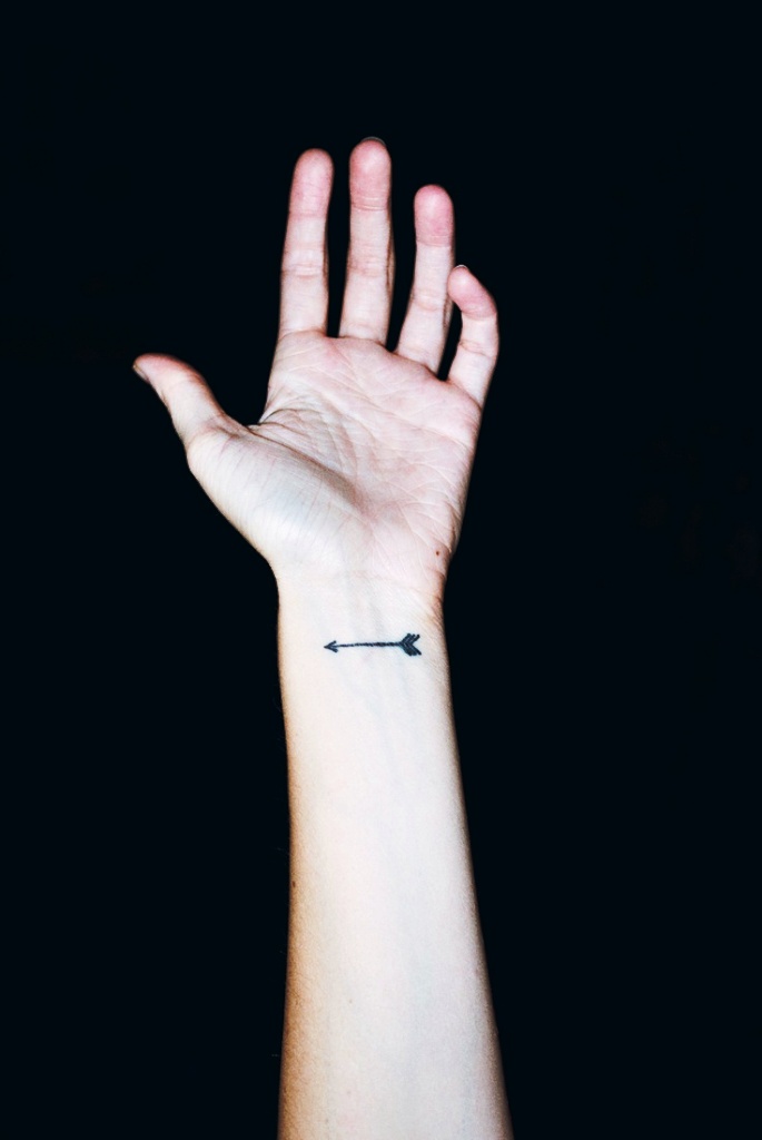 10 Unique And Beautiful Arrow Tattoo Designs For Women Flawssy