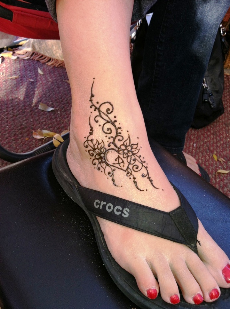 fun Ankle Henna Design