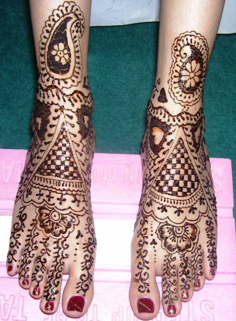 mehandi designs for foot