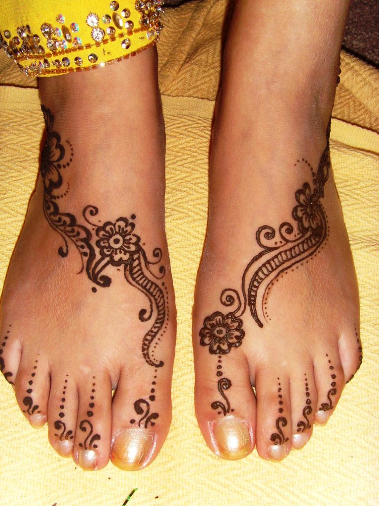 mehndi feet desing