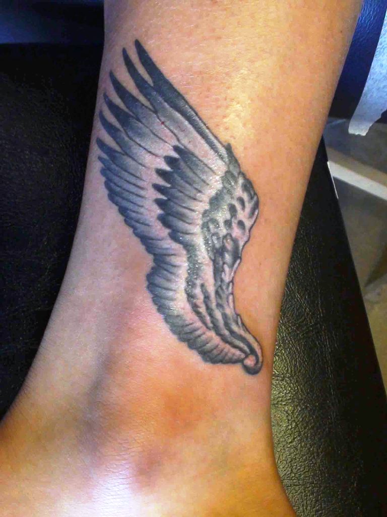 womens wings tattoos