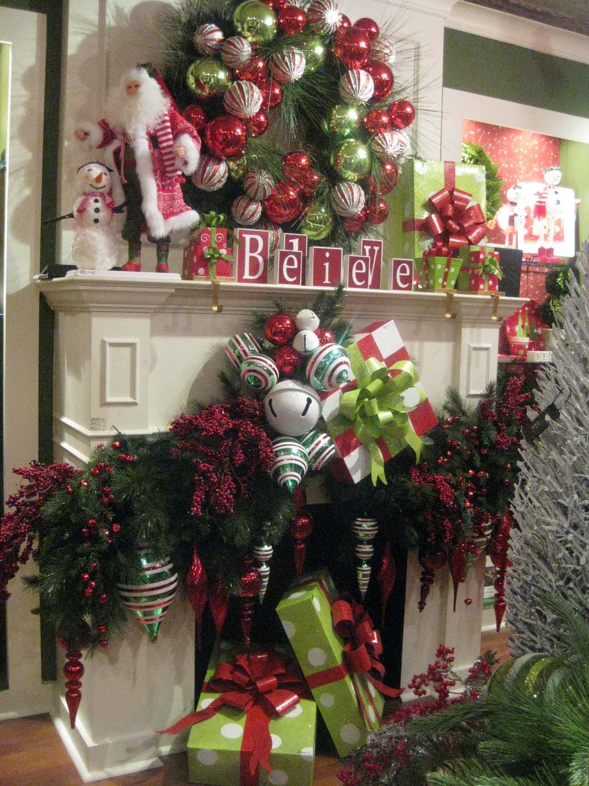 christmas-mantel-decorating