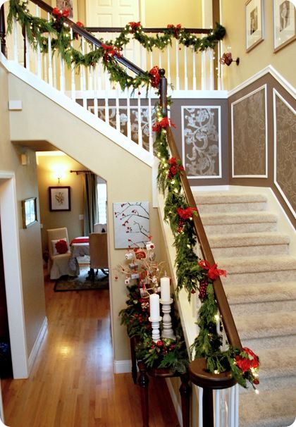 christmas-stairway-garland