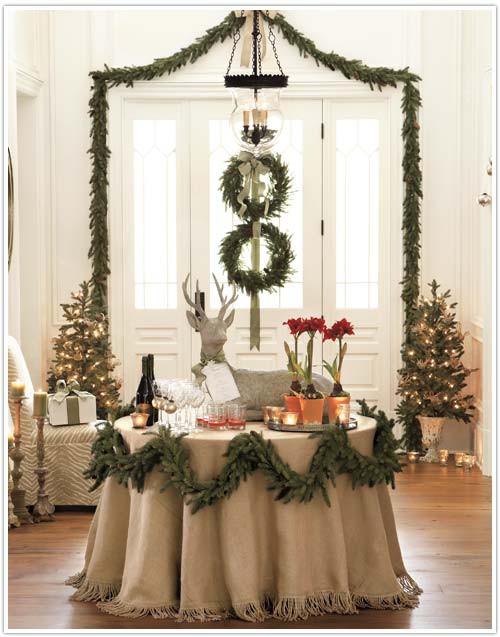 christmas-table-decor-with-burlap