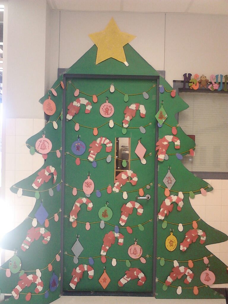 christmas-tree-classroom-door-ideas