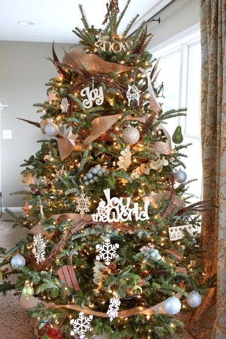 christmas-tree-decorating-ideas-with-burlap