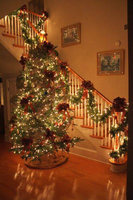 christmas-tree-and-staircase
