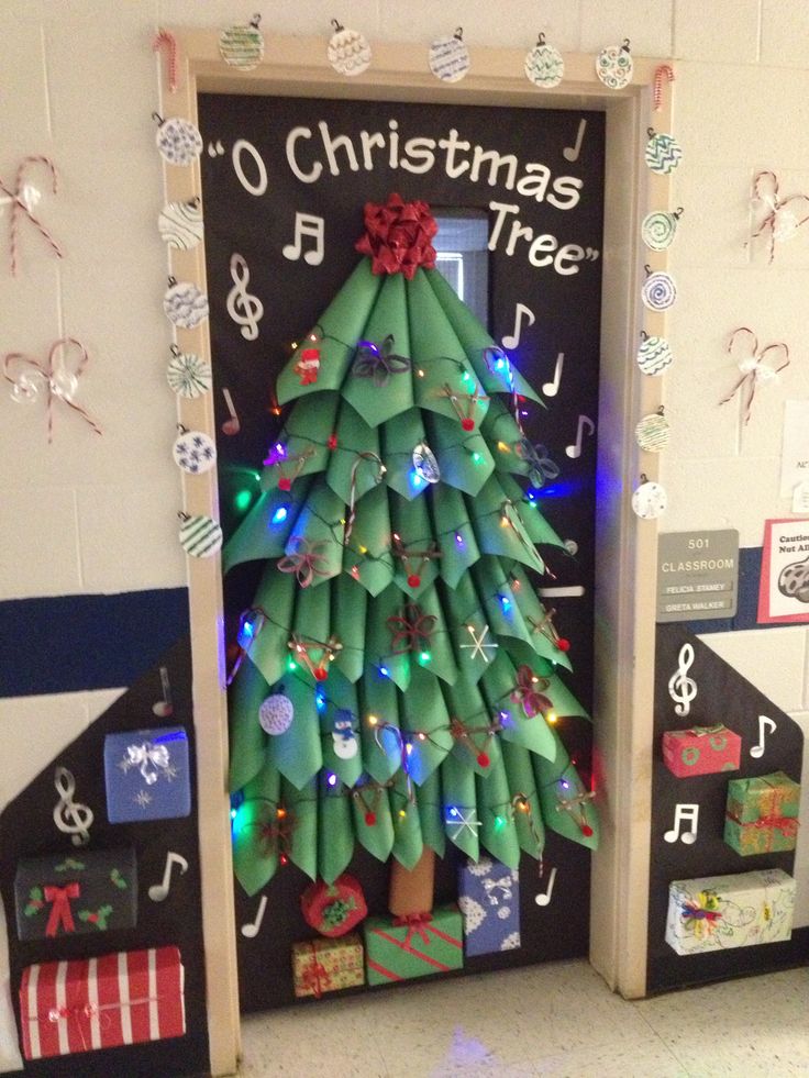 classroom-door-decoration-christmas-tree