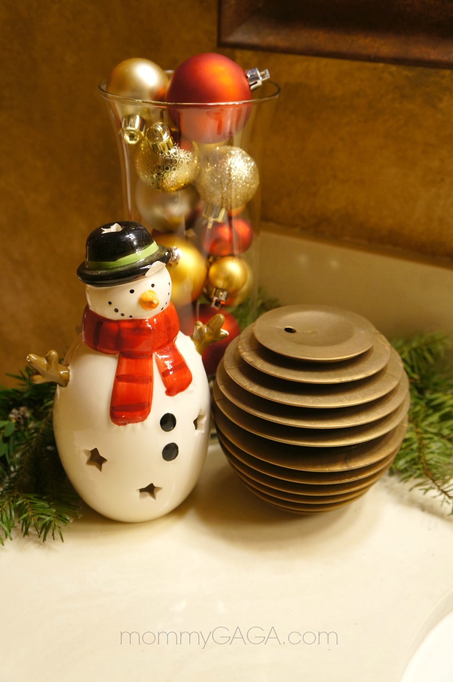 diy-christmas-decorating-ideas-for-bathroom