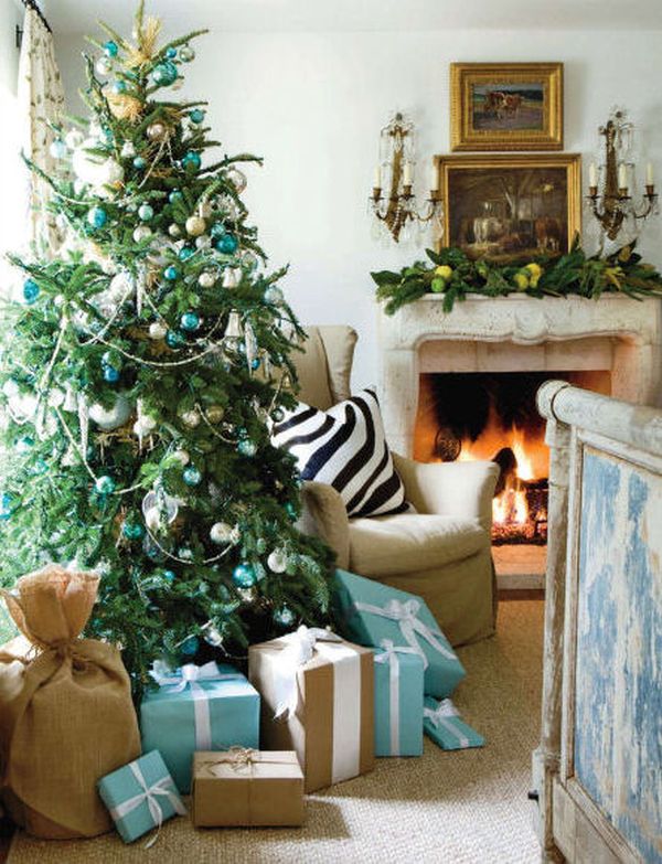 decorating-a-blue-white-christmas
