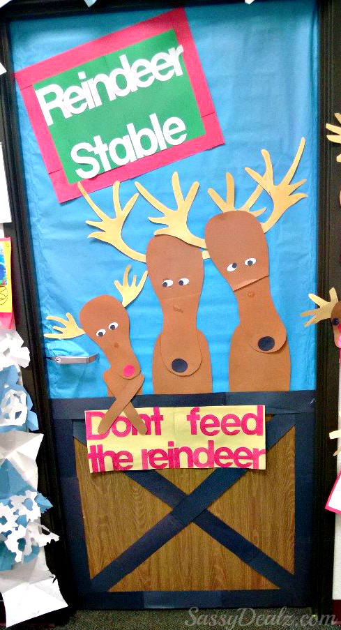 dont-feed-the-reindeer-door-decoration-christmas