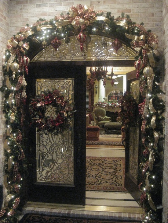double-door-porch-christmas-decorating-ideas