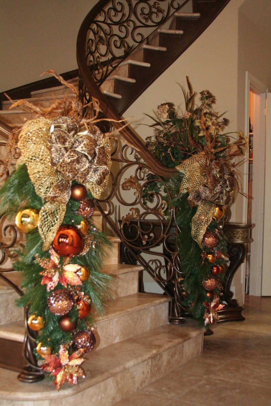 elegant-christmas-decorating-ideas-stairs